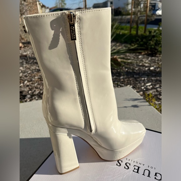 GUESS Womens Ivory 1-1/2" Platform Logo Byra Square Toe Block Heel Booties - Picture 5 of 9